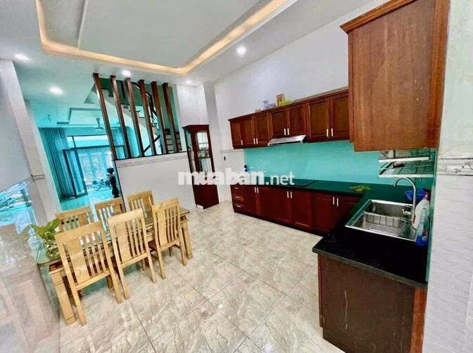 Cho Thuê Nhà Sạch Sẻ DT 250m2 1Trệt 3Lầu 4Pn 5Wc Hẻm Xe Tải Sân Thượng