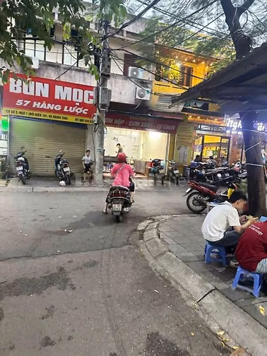- Cần tiền bán gấp TT Tô Hiệu, Cầu Giấy, siêu đẹp, 101m2, 8.9 tỷ