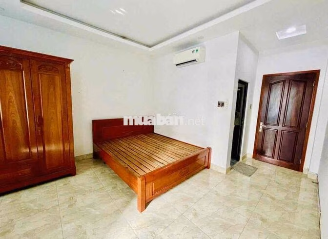 Cho Thuê Nhà Sạch Sẻ DT 250m2 1Trệt 3Lầu 4Pn 5Wc Hẻm Xe Tải Sân Thượng