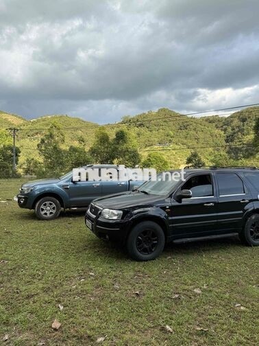 Ford Escape 5 chỗ màu Đen