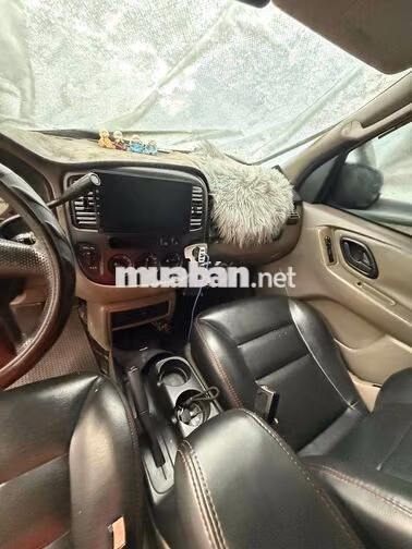 Ford Escape 5 chỗ màu Đen
