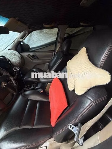 Ford Escape 5 chỗ màu Đen