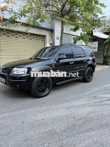 Ford Escape 5 chỗ màu Đen
