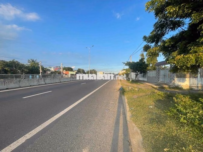 ĐẤT MẶT TIỀN QL1 NGAY KHU DU LỊCH BIỂN