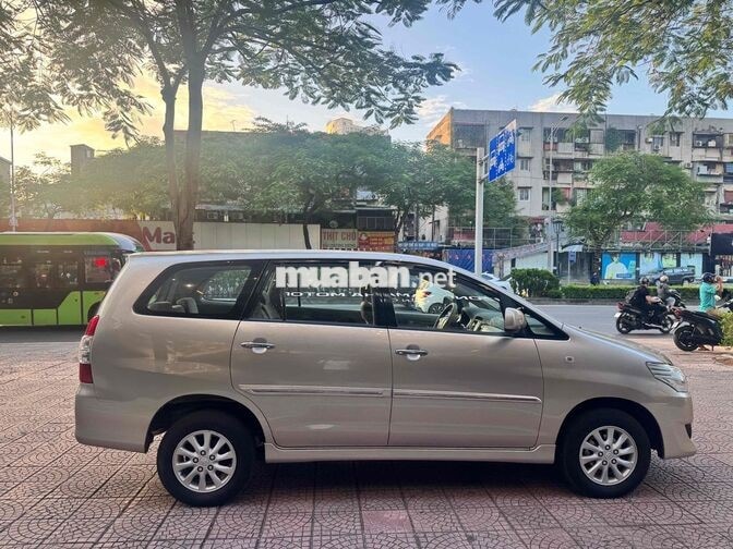 Toyota Innova 2.0 G 2014 Tự động Vàng cát