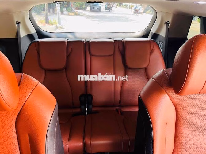 KIA Carnival Signature 2.2D 49000 km Trắng
