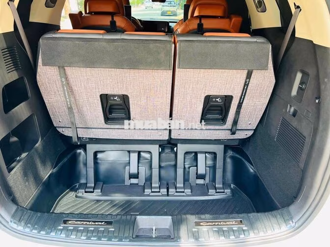 KIA Carnival Signature 2.2D 49000 km Trắng