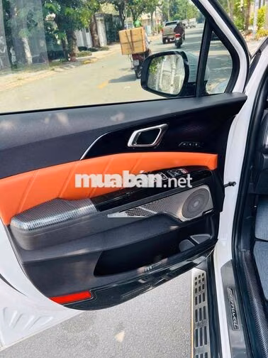 KIA Carnival Signature 2.2D 49000 km Trắng