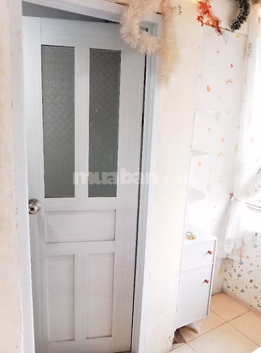 Cho thuê nhà tập thể tầng4 mặt phố 8/3 gần nhiều trượng ĐH lớn