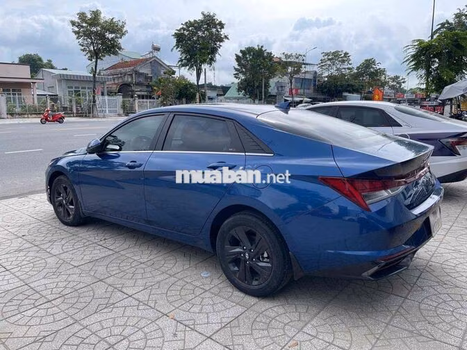 Hyundai Elantra 2022 1.6AT Đặc biệt Xanh 47.000 km