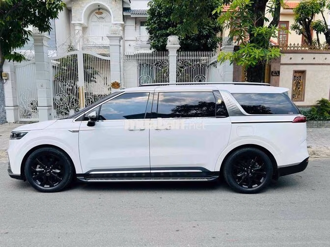 KIA Carnival Signature 2.2D 49000 km Trắng