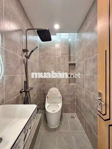 Ngộp bán gấp nhà 4lau mặt tiền Phạm Hùng,5.5x17m,Q8,thuê 40tr/th,16ty