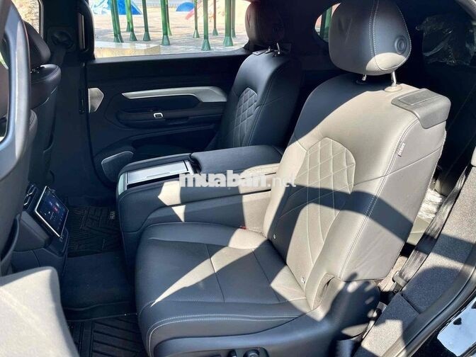 VinFast VF9 Plus 2024 Đen 6 chỗ 30000 km