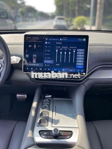 VinFast VF9 Plus 2024 Đen 6 chỗ 30000 km