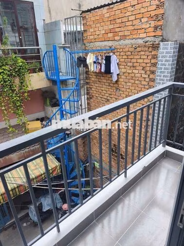 Cho thuê nhà nguyên căn hẻm Bùi Văn Ba 