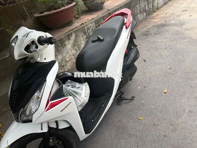 Honda Vision Trắng