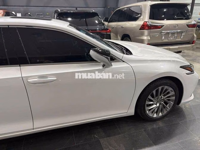 Lexus ES 300h 2024 Trắng 6000 km