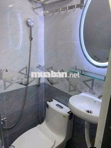 Nhà nguyên căn 2PN 2wc hẻm 1806 ô tô gần nhà giá 6tr