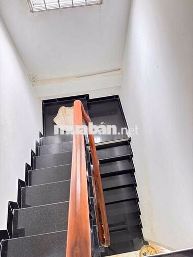 CHO THUÊ NHÀ MỚI 4PN, 3WC 3 TẦNG ĐỂ LẠI NỘI THẤT XỊN ĐẦY ĐỦ 4x10