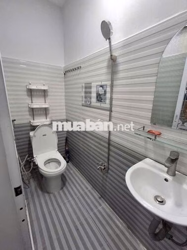 Bán nhà sạch đẹp hẻm 1 sẹc đường Trần Phú P9 Q8