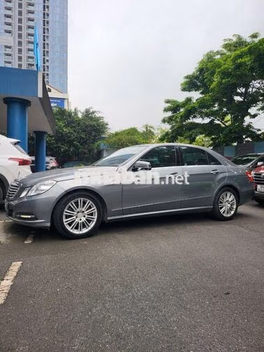 Mercedes Benz E300 2011 Sedan Bạc