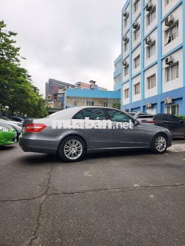 Mercedes Benz E300 2011 Sedan Bạc