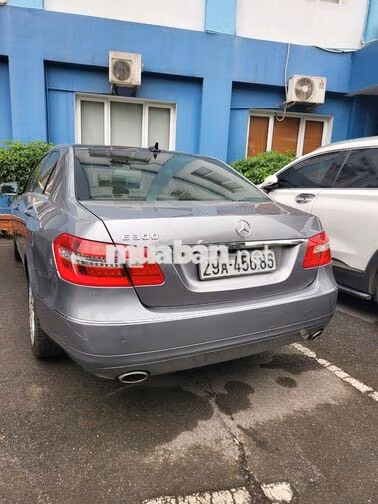 Mercedes Benz E300 2011 Sedan Bạc
