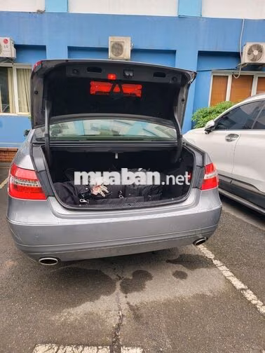 Mercedes Benz E300 2011 Sedan Bạc