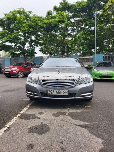 Mercedes Benz E300 2011 Sedan Bạc