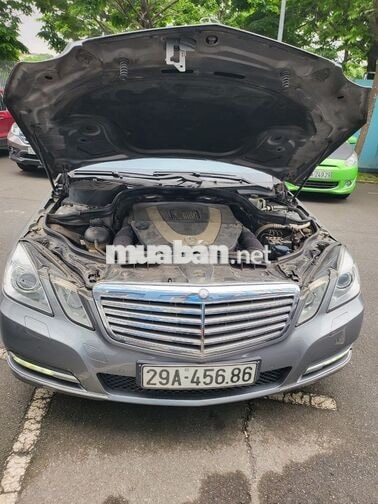 Mercedes Benz E300 2011 Sedan Bạc