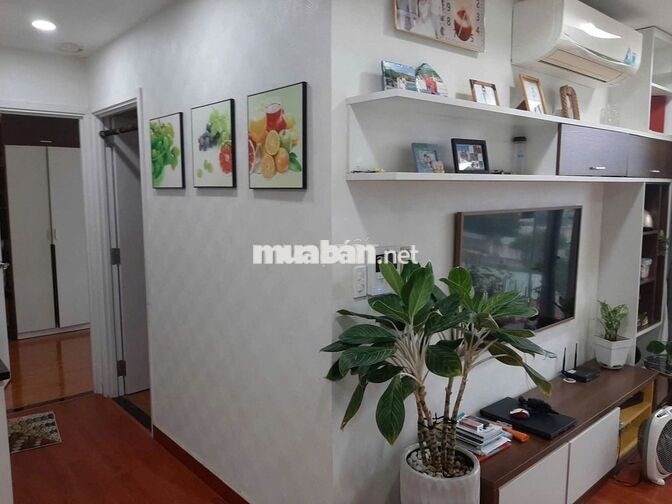 Căn hộ lớn  3Pn  Giá bán: 3,8 tỷ, thương lượng.