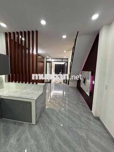 cần bán nhà mới 100% đã hoàn công