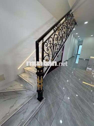 cần bán nhà mới 100% đã hoàn công