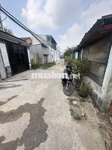 cần bán nhà mới 100% đã hoàn công