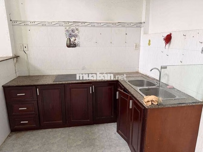 NHÀ HHG SẴN MÁY LẠNH 3PN HẺM XE HƠI NGAY GIÁP NGÃ 4 GA