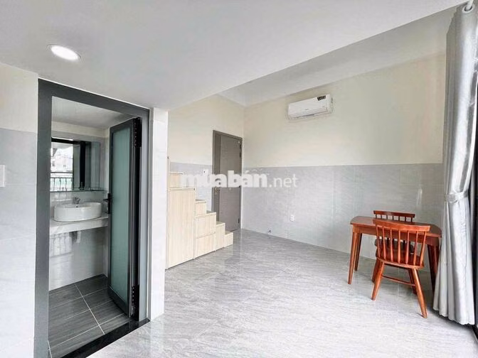PASS PHÒNG DUPEX BAN CÔNG RỘNG NGAY NGÃ TƯ BÀ ĐIỂM PHAN VĂN HỚN