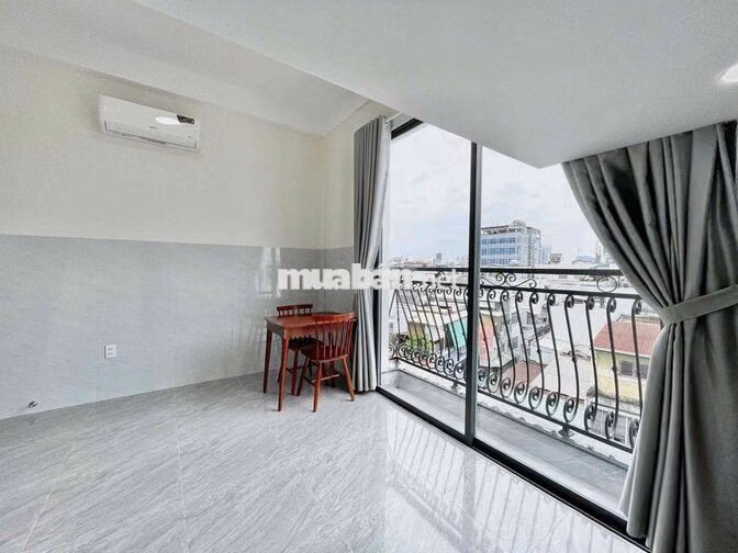 PASS PHÒNG DUPEX BAN CÔNG RỘNG NGAY NGÃ TƯ BÀ ĐIỂM PHAN VĂN HỚN