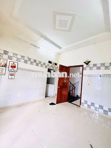 Cho Thuê Nhà DT 6x15m 1Trệt 1Lầu 4Pn 3Wc Sân Rộng Ôtô Hẻm 1 Sẹc Ngắn