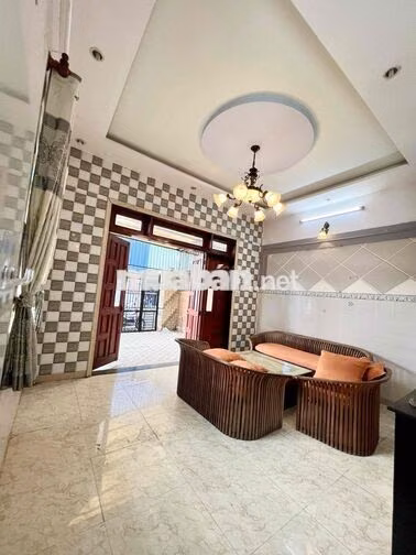 Cho Thuê Nhà DT 6x15m 1Trệt 1Lầu 4Pn 3Wc Sân Rộng Ôtô Hẻm 1 Sẹc Ngắn