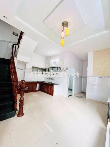 Cho Thuê Nhà DT 6x15m 1Trệt 1Lầu 4Pn 3Wc Sân Rộng Ôtô Hẻm 1 Sẹc Ngắn