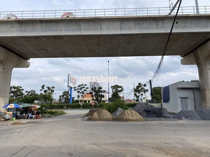 Chính chủ, nhà 45m2, sân đậu xe hơi, đường rất rộng, kv an ninh.