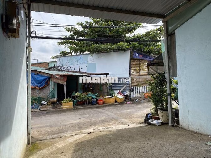Chính chủ, nhà 45m2, sân đậu xe hơi, đường rất rộng, kv an ninh.