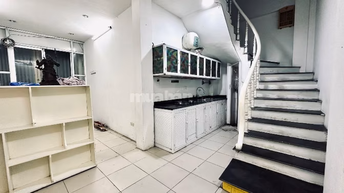 Chính chủ cho thuê nguyên căn 5 tầng trung tâm Văn Miếu Quốc Tử Giám