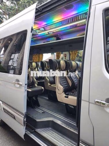 Hyundai Solati 2018 Bạc 16 chỗ