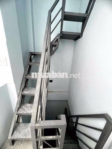 Chính chủ cho thuê nhà nguyên căn Nguyễn Khoái, Quận 4