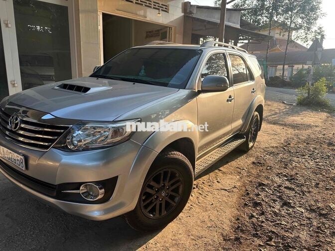 Toyota Fortuner 2016 Số sàn Ghế da Bạc