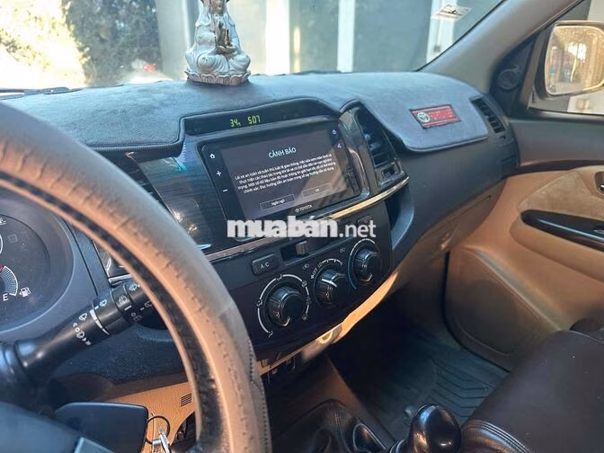 Toyota Fortuner 2016 Số sàn Ghế da Bạc