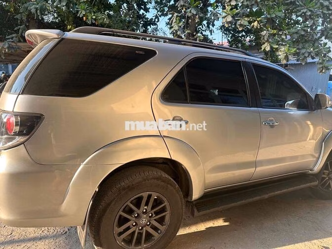 Toyota Fortuner 2016 Số sàn Ghế da Bạc