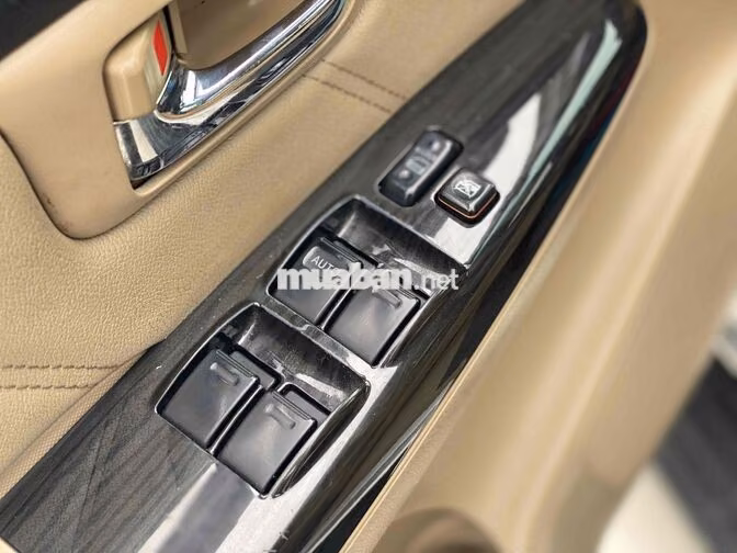Toyota Fortuner 2.7V AT 2014 Bạc Tự động