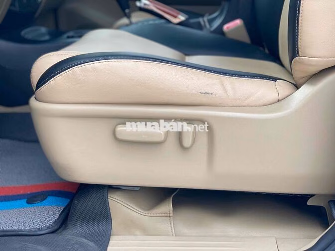 Toyota Fortuner 2.7V AT 2014 Bạc Tự động